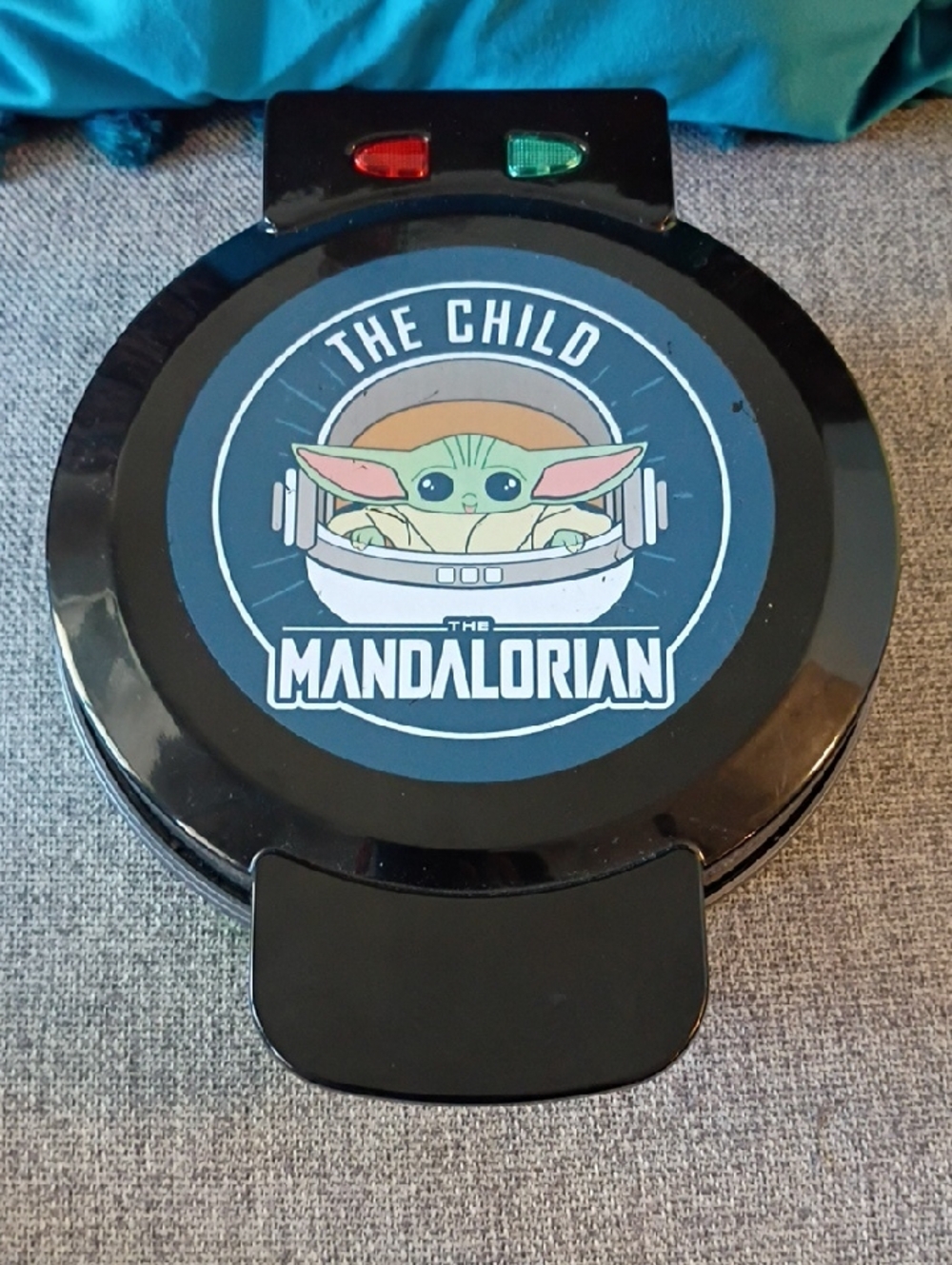 The Child (Grogu) Round Black Waffle Maker
